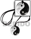 Natural 40mm Round Yin Yang Blacktab BFJ1283NK Shell Necklace Surfer Necklace