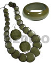 Natural stained green wood jewelry set