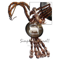 3 layers of glas beads wood