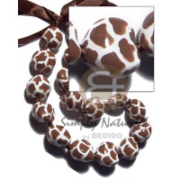Kukui seeds in animal print