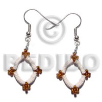 Dangling white clam glass
